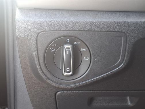 Deep Black Pearl Effect 2021 Volkswagen Atlas 3.6 V6 SE w/ Technology