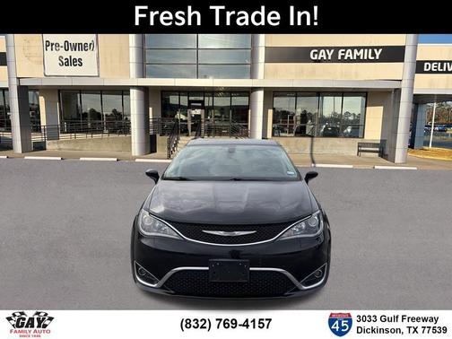 Brilliant Black Crystal Pearlcoat 2017 Chrysler Pacifica Touring-L