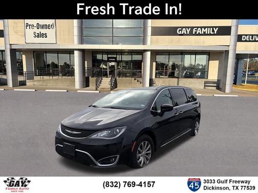 Brilliant Black Crystal Pearlcoat 2017 Chrysler Pacifica Touring-L