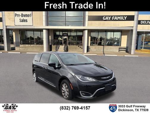 Brilliant Black Crystal Pearlcoat 2017 Chrysler Pacifica Touring-L