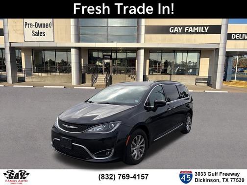 Brilliant Black Crystal Pearlcoat 2017 Chrysler Pacifica Touring-L