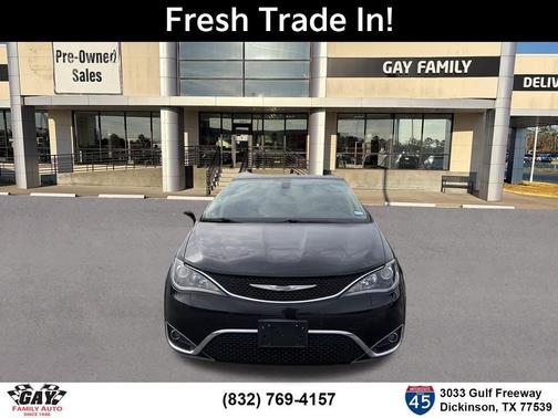 Brilliant Black Crystal Pearlcoat 2017 Chrysler Pacifica Touring-L