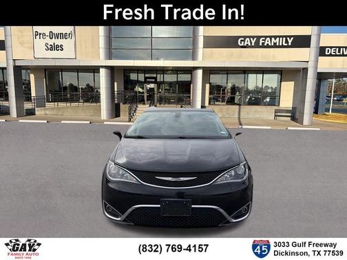 Brilliant Black Crystal Pearlcoat 2017 Chrysler Pacifica Touring-L