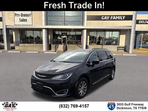 Brilliant Black Crystal Pearlcoat 2017 Chrysler Pacifica Touring-L