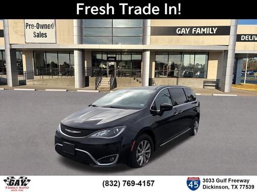 Brilliant Black Crystal Pearlcoat 2017 Chrysler Pacifica Touring-L