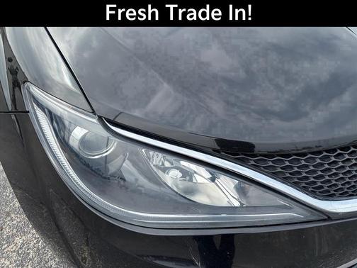 Brilliant Black Crystal Pearlcoat 2017 Chrysler Pacifica Touring-L