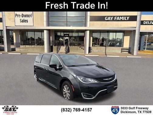 Brilliant Black Crystal Pearlcoat 2017 Chrysler Pacifica Touring-L