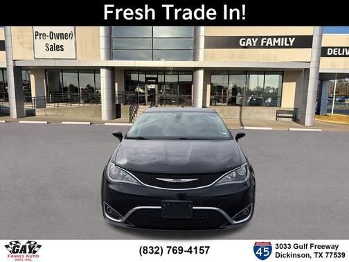 Brilliant Black Crystal Pearlcoat 2017 Chrysler Pacifica Touring-L