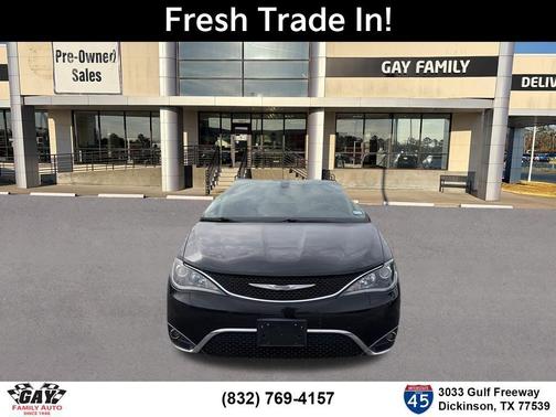 Brilliant Black Crystal Pearlcoat 2017 Chrysler Pacifica Touring-L