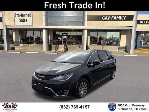 Brilliant Black Crystal Pearlcoat 2017 Chrysler Pacifica Touring-L