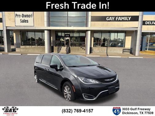 Brilliant Black Crystal Pearlcoat 2017 Chrysler Pacifica Touring-L
