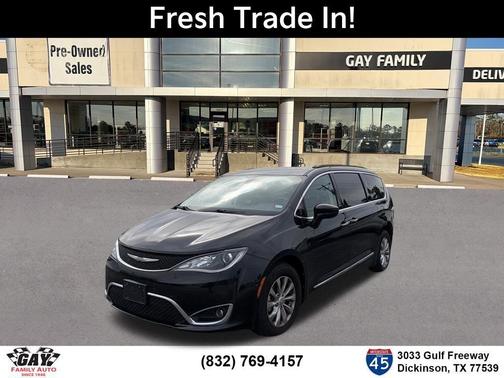 Brilliant Black Crystal Pearlcoat 2017 Chrysler Pacifica Touring-L
