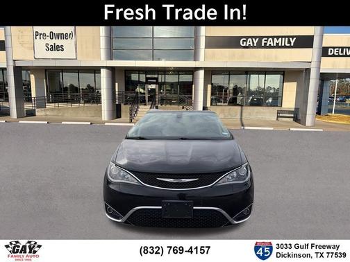 Brilliant Black Crystal Pearlcoat 2017 Chrysler Pacifica Touring-L