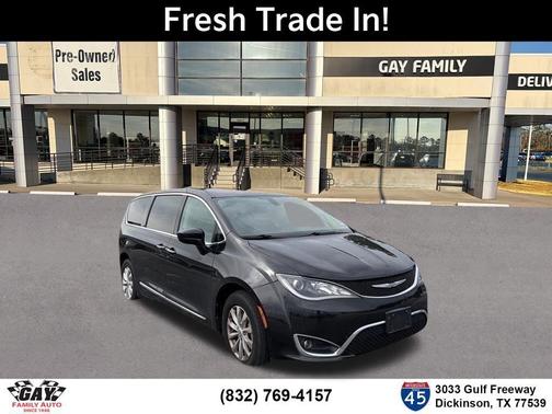 Brilliant Black Crystal Pearlcoat 2017 Chrysler Pacifica Touring-L
