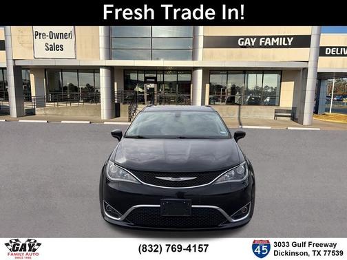 Brilliant Black Crystal Pearlcoat 2017 Chrysler Pacifica Touring-L