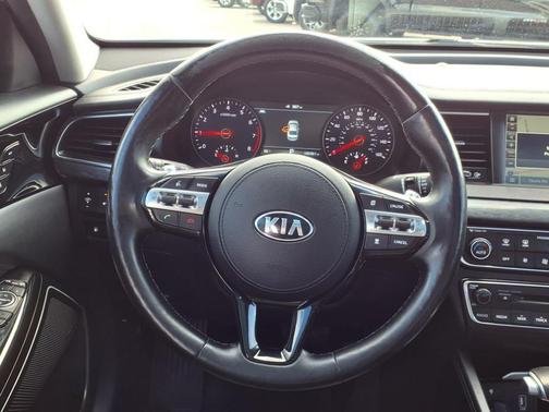 2017 Kia Cadenza SX Limited