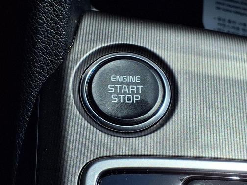 Glacial White Pearl 2026 Kia Sportage EX