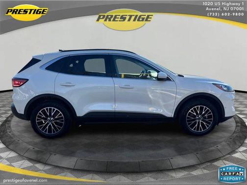 2022 Ford Escape PHEV Titanium