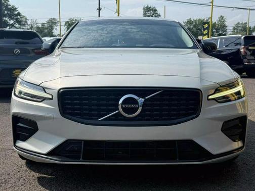 2022 Volvo S60 B5 Momentum