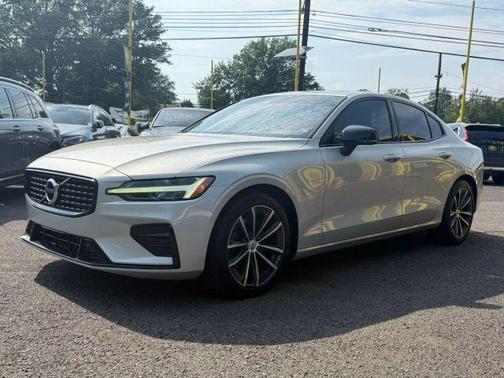2022 Volvo S60 B5 Momentum