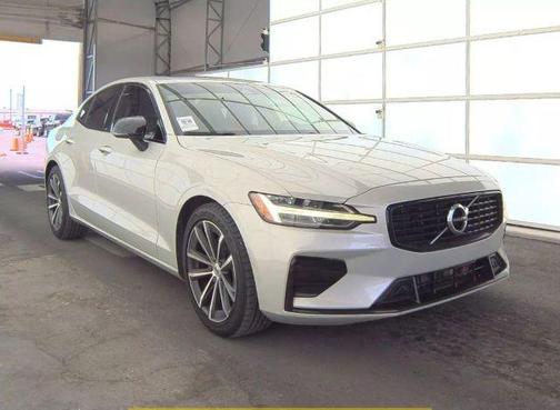 2022 Volvo S60 B5 Momentum