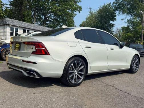 2022 Volvo S60 B5 Momentum