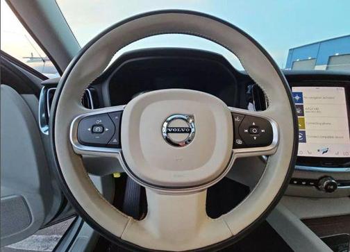2022 Volvo S60 B5 Momentum