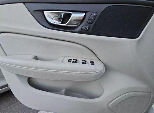 2022 Volvo S60 B5 Momentum