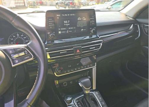 Black 2021 Kia Seltos EX