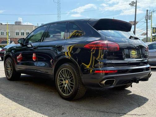 2017 Porsche Cayenne Platinum Edition