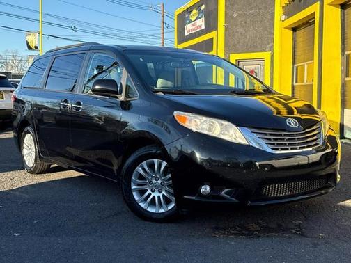 2017 Toyota Sienna XLE