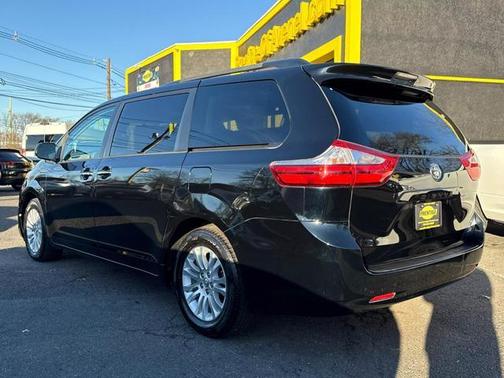 2017 Toyota Sienna XLE
