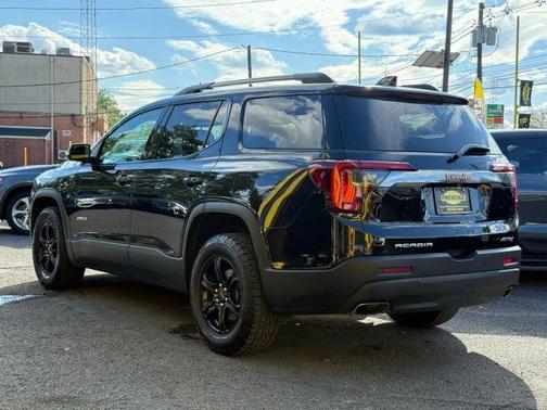 2022 GMC Acadia AT4