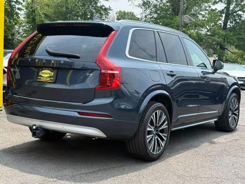 2022 Volvo XC90 T5 Momentum 7 Passenger