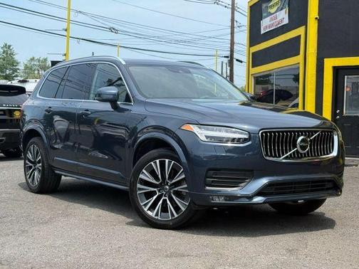 2022 Volvo XC90 T5 Momentum 7 Passenger