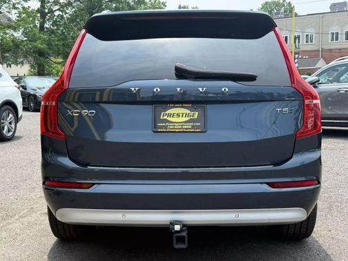 2022 Volvo XC90 T5 Momentum 7 Passenger