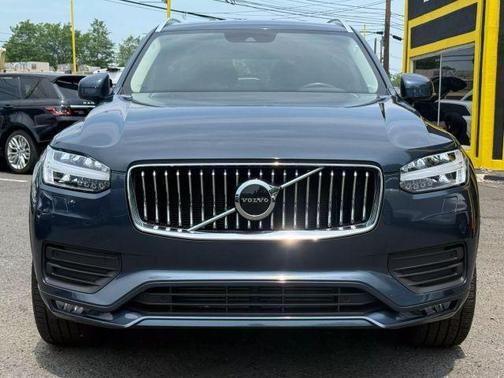 2022 Volvo XC90 T5 Momentum 7 Passenger