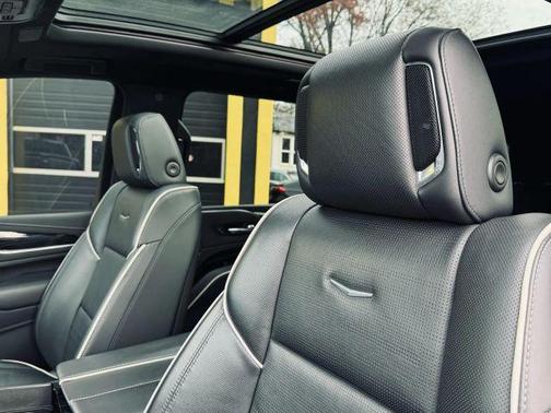 2022 Cadillac Escalade ESV Sport