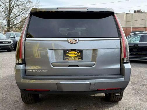 2018 Cadillac Escalade Luxury