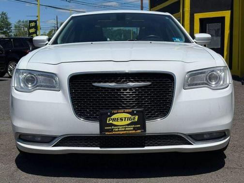 2016 Chrysler 300 Limited
