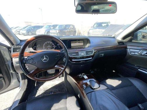 Photo 4 of 5 of 2013 Mercedes-Benz S-Class S 550 4MATIC