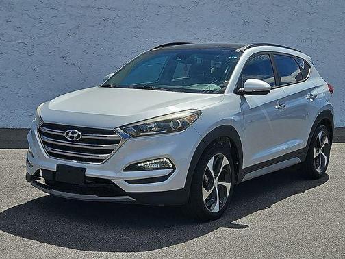 Chromium Silver 2017 Hyundai TUCSON Limited