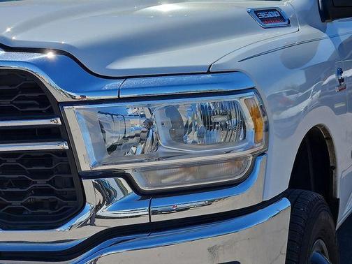 Bright White Clearcoat 2022 RAM 3500 Tradesman