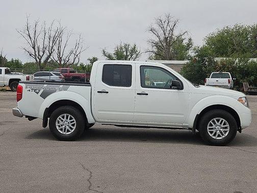 Glacier White 2018 Nissan Frontier SV