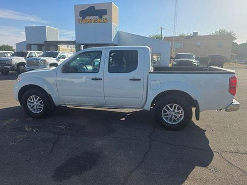 Glacier White 2018 Nissan Frontier SV