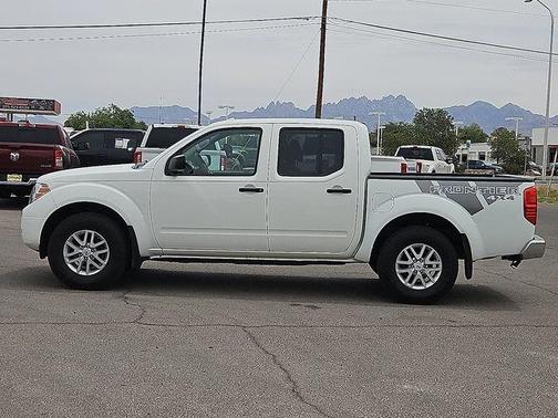 Glacier White 2018 Nissan Frontier SV