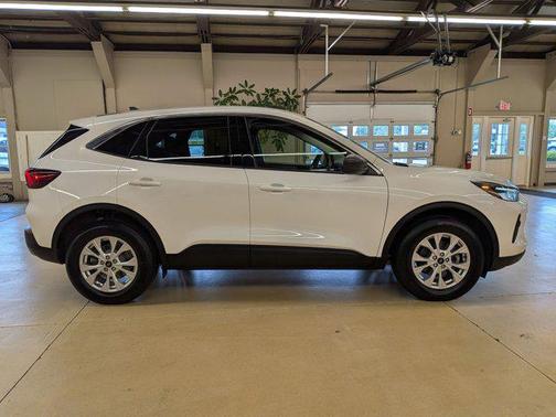 Star White Metallic Tri-Coat 2023 Ford Escape Active