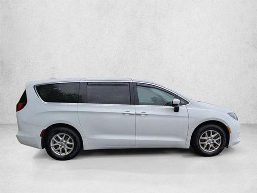 Bright White Clearcoat 2018 Chrysler Pacifica LX