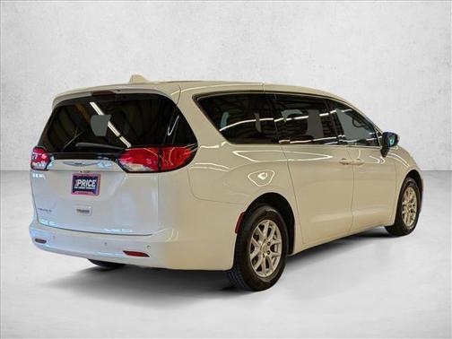Bright White Clearcoat 2018 Chrysler Pacifica LX