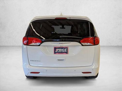 Bright White Clearcoat 2018 Chrysler Pacifica LX